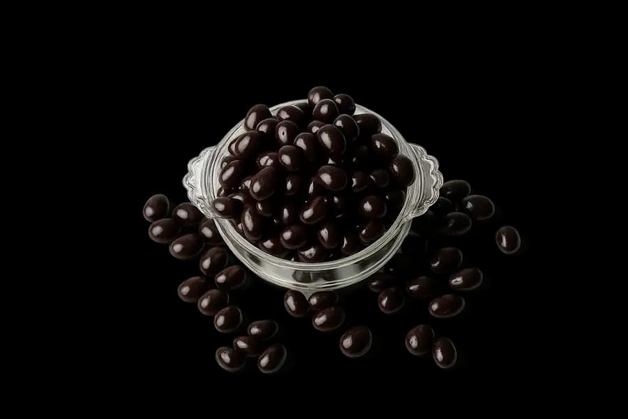 لوز بالشوكولاتة الداكنة